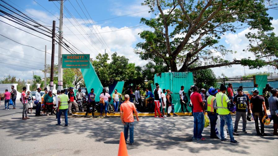 En el Canódromo hacen largas filas para retirar motocicletas retenidas En el Canódromo hacen largas filas para retirar motocicletas retenidas