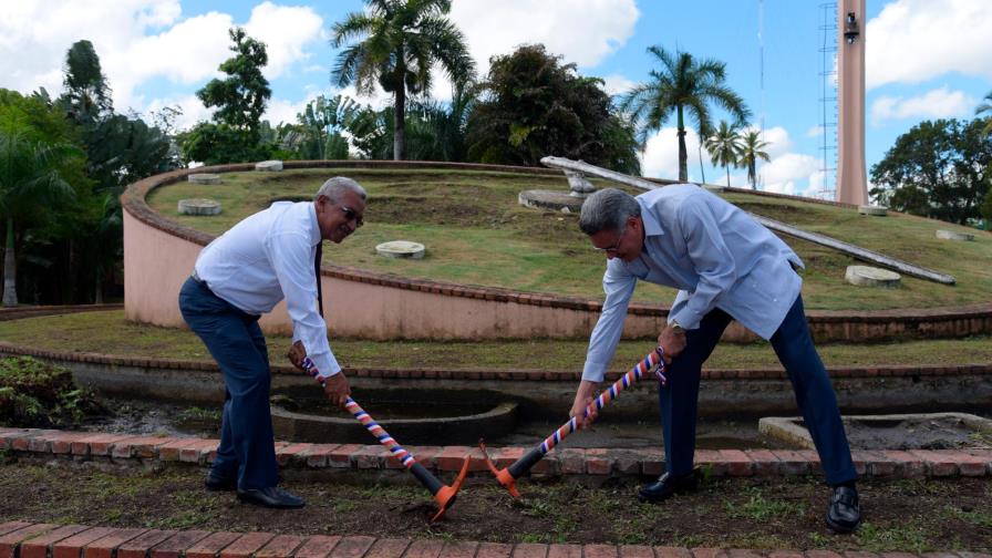 Dan primer picazo para la restauración del Reloj Floral del Jardín Botánico Dan primer picazo para la restauración del Reloj Floral del Jardín Botánico