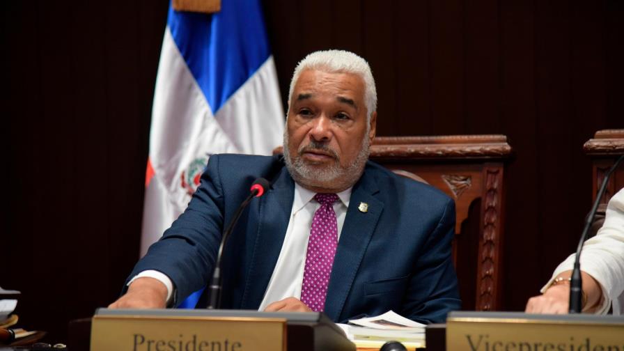 Redes arden por declaraciones de Camacho sobre mujeres y JCE