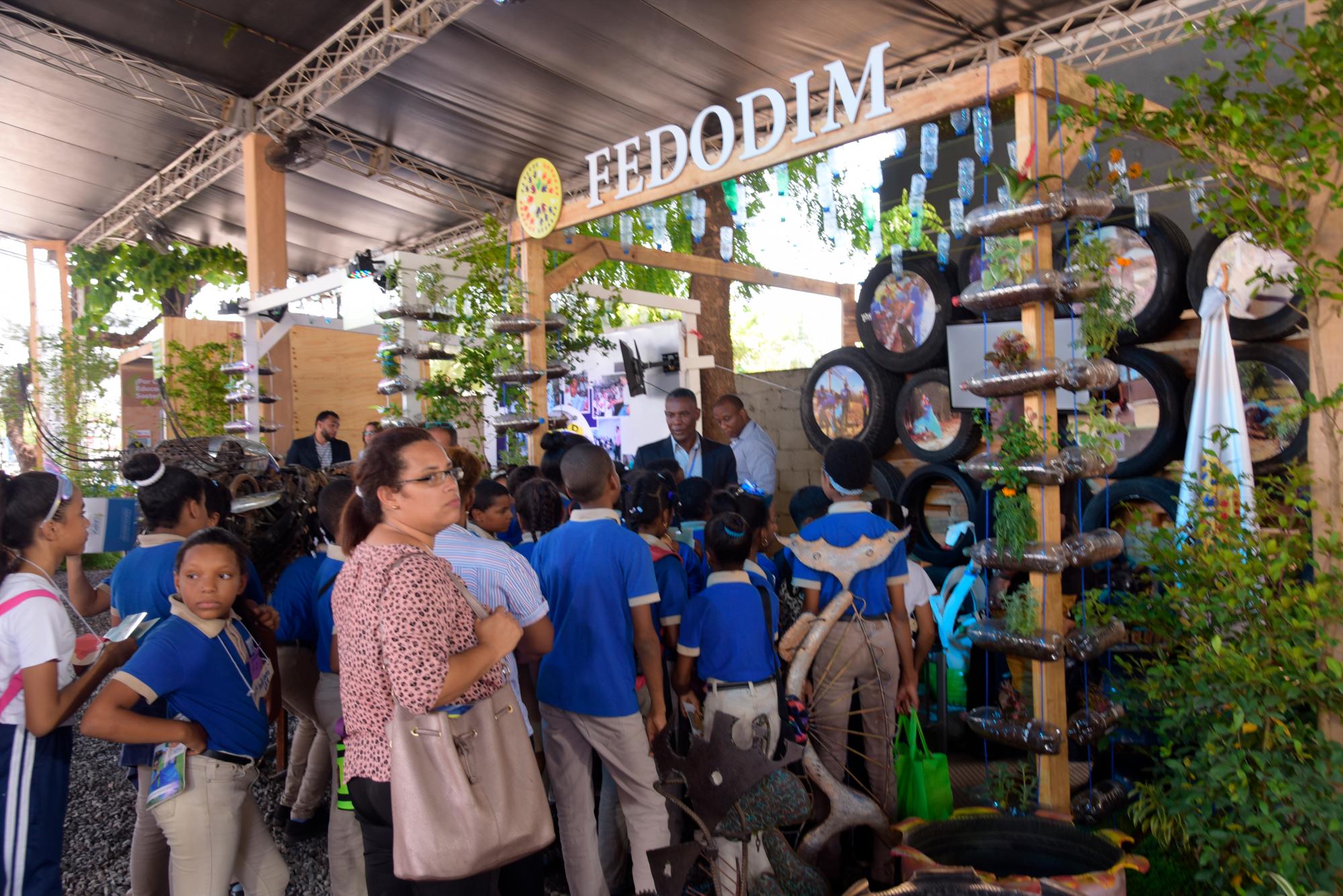Estudiantes acuden cada día a participar de las actividades de las exposiciones y actividades. (Luis Gómez)
