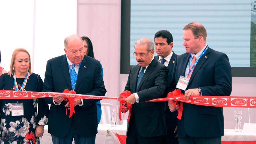 El presidente inaugura una planta de manufactura cuya matriz está en China El presidente inaugura una planta de manufactura cuya matriz está en China