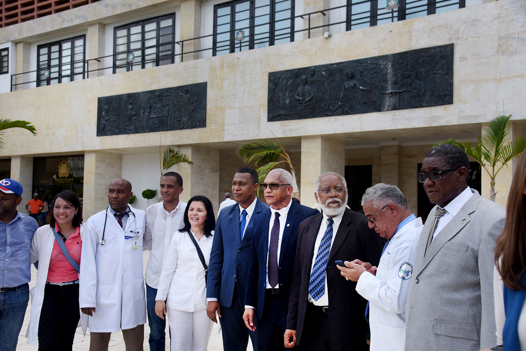 Una comisión de la UASD y el CMD se reunió con legisladores para entregar un documento con su visión sobre la propuesta.