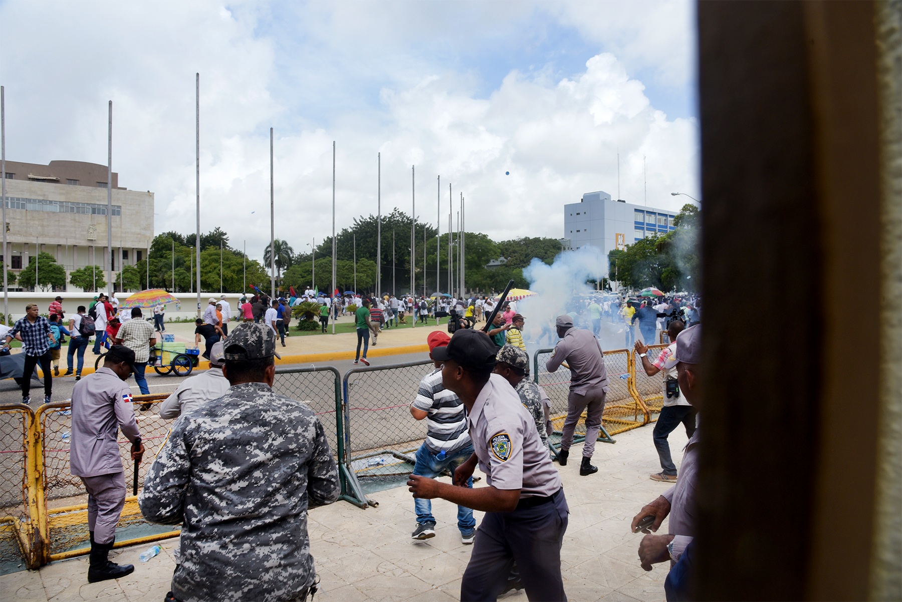 La movilización terminó con un enfrentamiento entre policías y manifestantes.