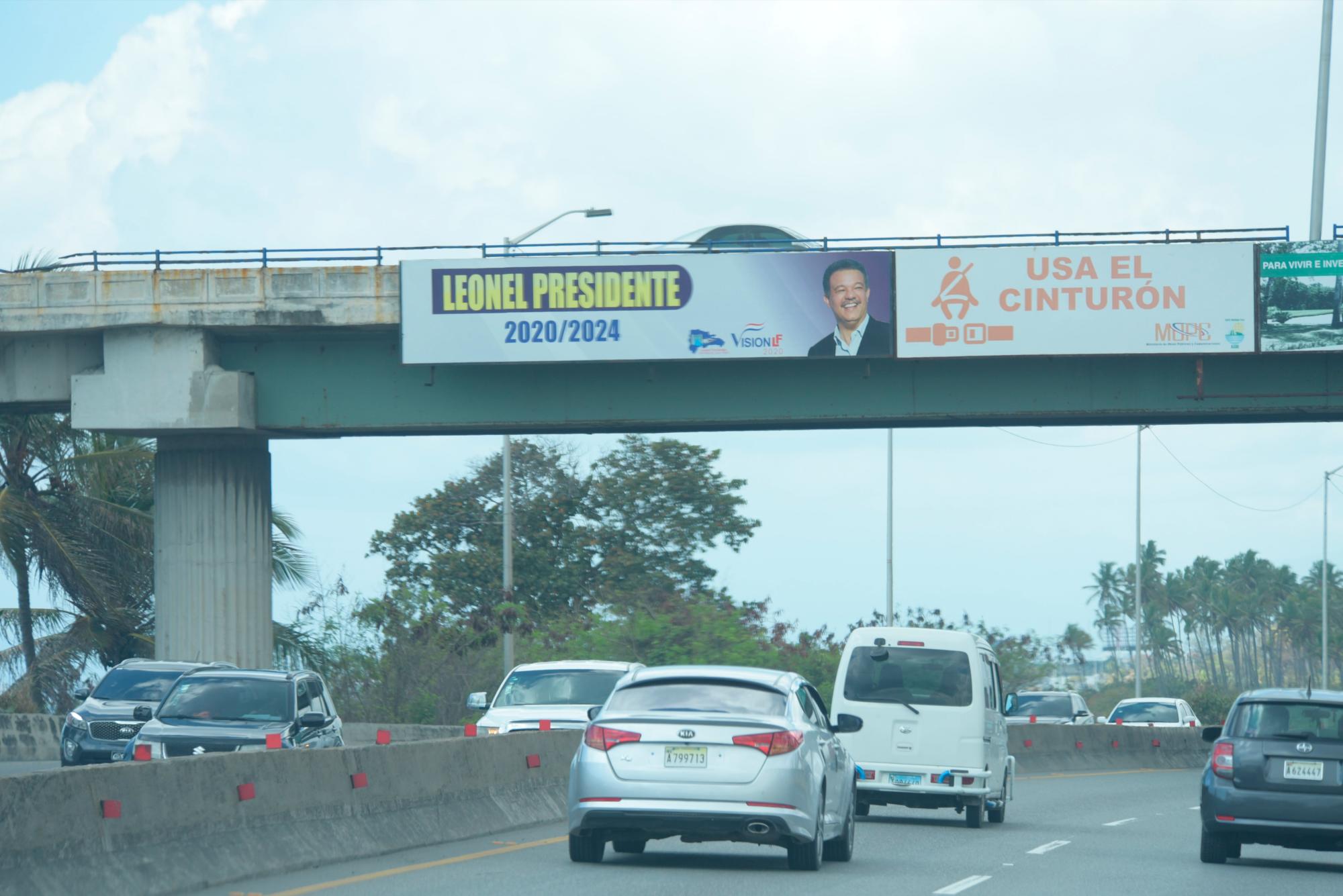 La Junta Central Electoral ha dado un plazo de 15 días a los precandidatos de los partidos para el retiro de la publicidad en las calles. 