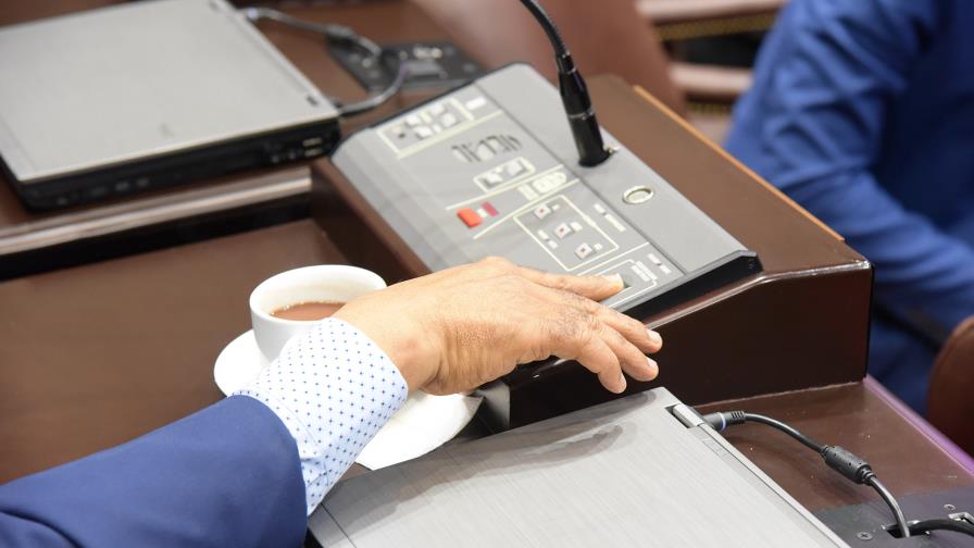 Ley sobre contrabando genera controversia entre diputados