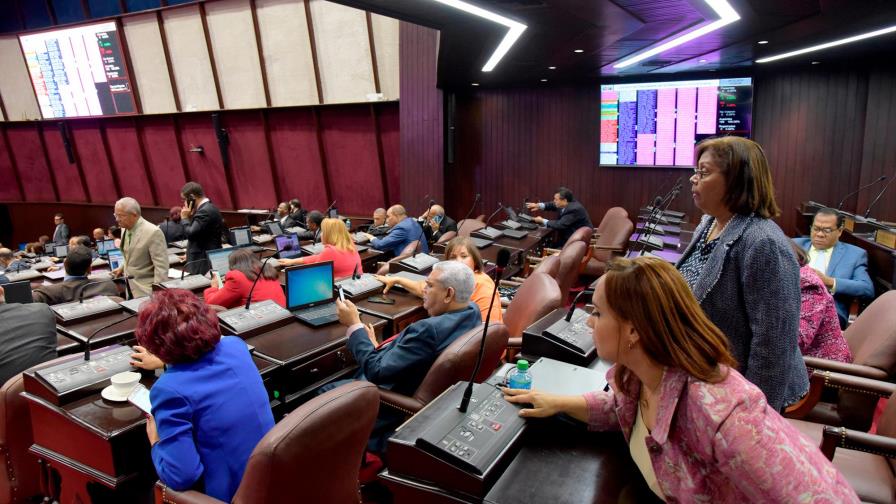 Diputados dejan sobre la mesa Ley de Comercio Ilícito 