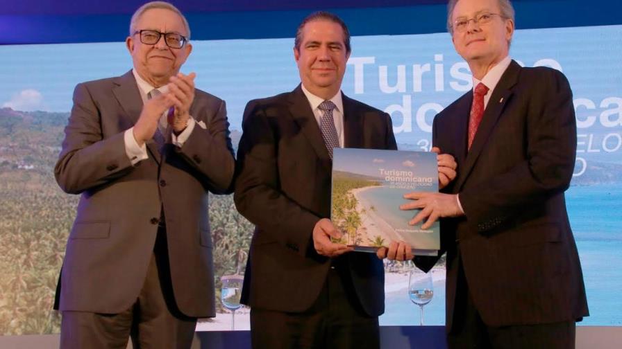 Grupo Popular presenta libro sobre el turismo dominicano