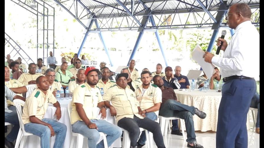 Director OMSA felicita conductores por Día Nacional del Chofer este jueves 