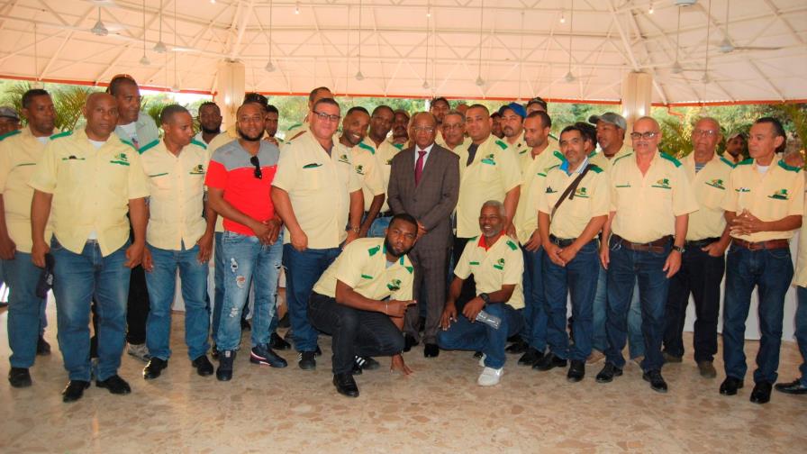 Director de OMSA llama empleados a elevar compromiso durante celebración del 21 Aniversario