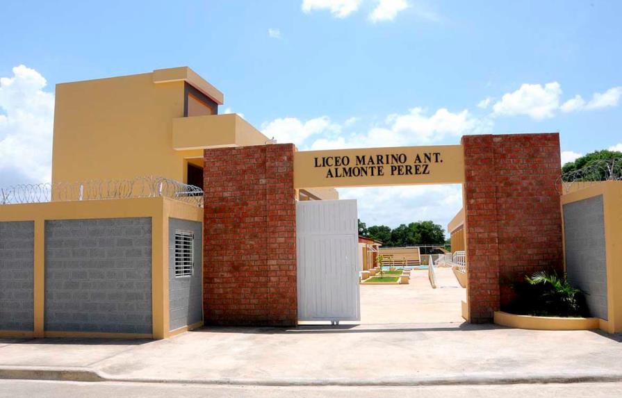 Suspenden docencia presencial en escuela Santiago Rodríguez por más de 20 casos de COVID-19