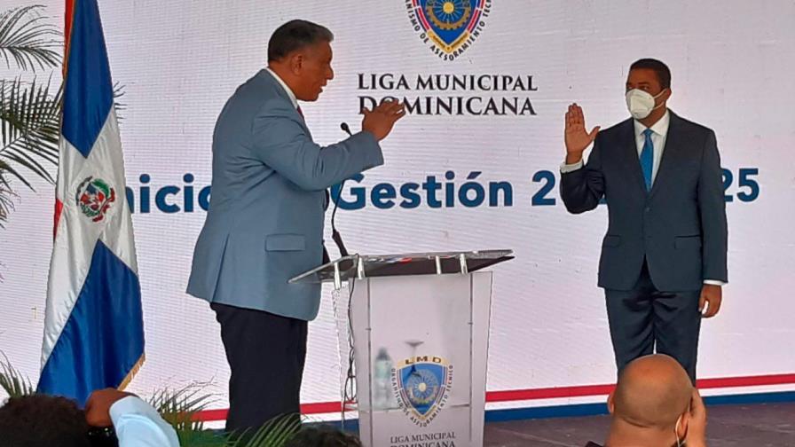 Juramentan a Víctor D’ Aza como secretario general de la Liga Municipal Juramentan a Víctor D’ Aza como secretario general de la Liga Municipal