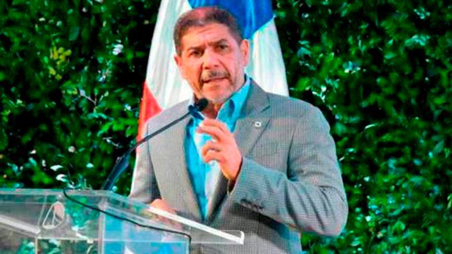 Ministro de Agricultura acusa al PLD de plan para desacreditar Gobierno tirando alimentos