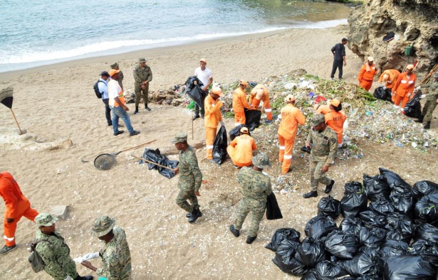 Ejército, Obras Públicas y Medio Ambiente extrajeron desperdicios de la playa San Gil