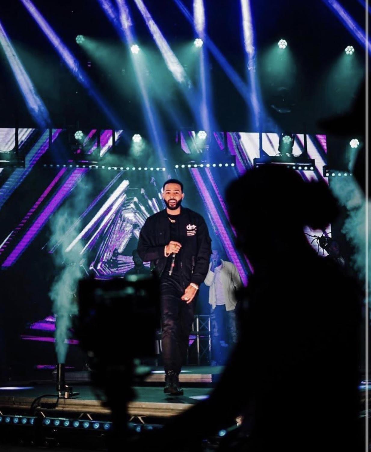 Lírico en la Casa fue el primero en actuar. Fuente externa