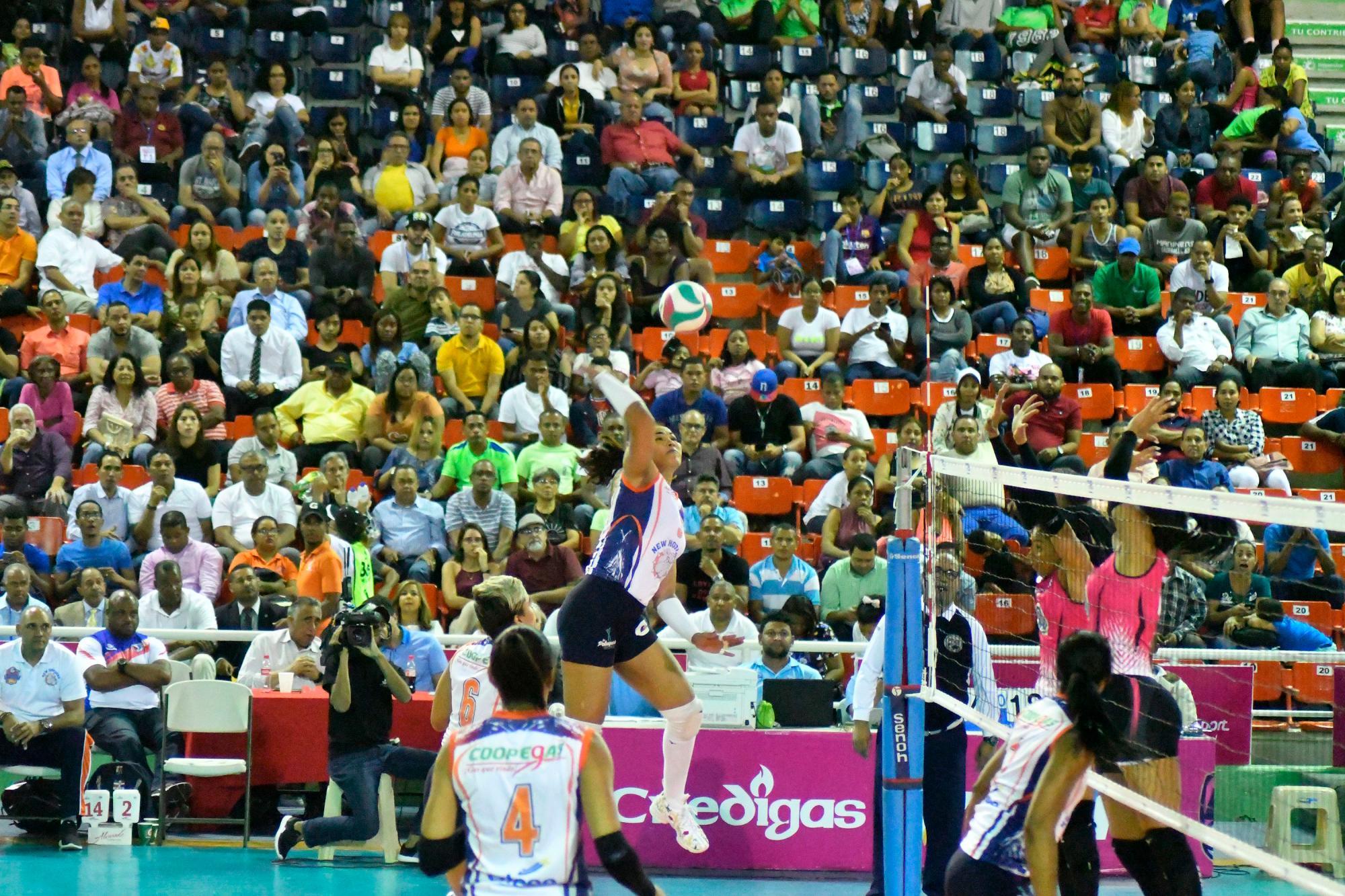 Lisvel Eve Mejía marcó 18 puntos para las Caribeñas en el partido de la semifinal contra Cristo Rey que se disputó la noche del miércoles 27 de marzo de 2019 en el Palacio Nacional de Voleibol Georiber Arias.