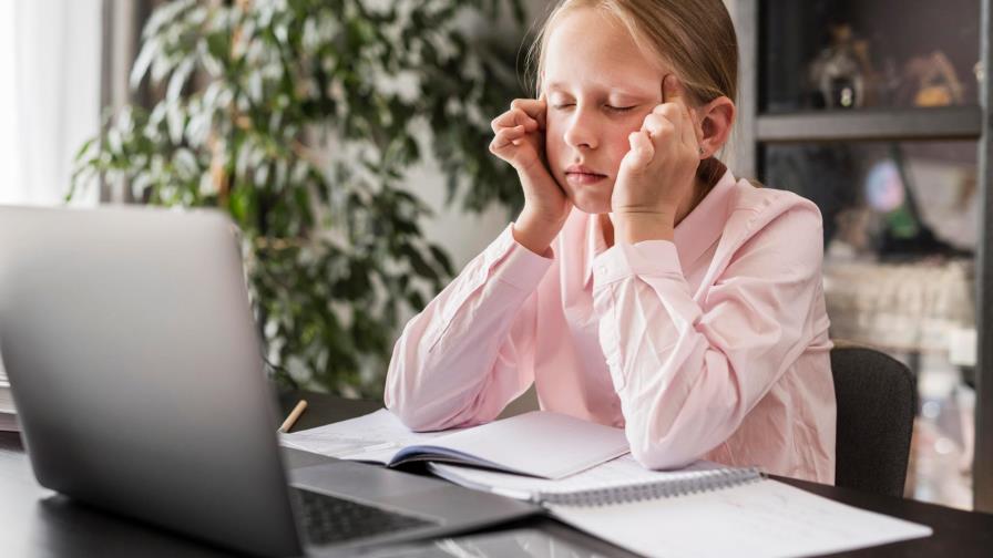 ¿Teletrabajar y educar? Una línea SOS para desahogarse en Países Bajos