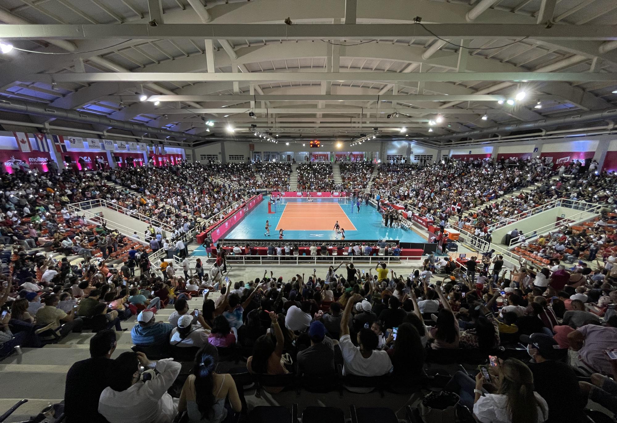 El pabellón de voleibol estuvo a toda capacidad durante la final del Norceca Panam Final 6. (Foto: Nelson Pulido / Reinas del Caribe)