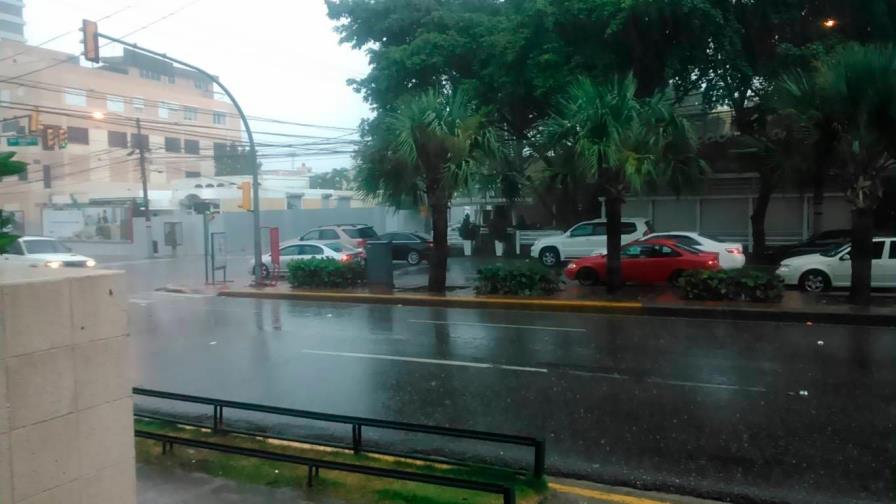 Aguaceros dispersos por los efectos de una circulación anticiclónica