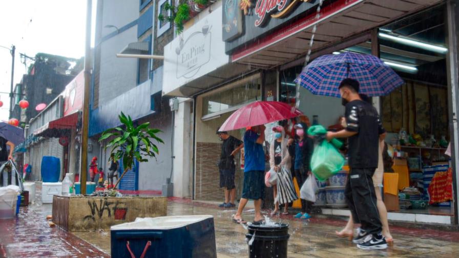 Trece provincias en alerta y once localidades incomunicadas por una vaguada 