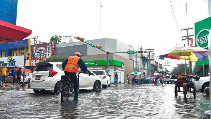 COE mantiene 13 provincias en alerta; aguaceros continuarán durante el fin de semana