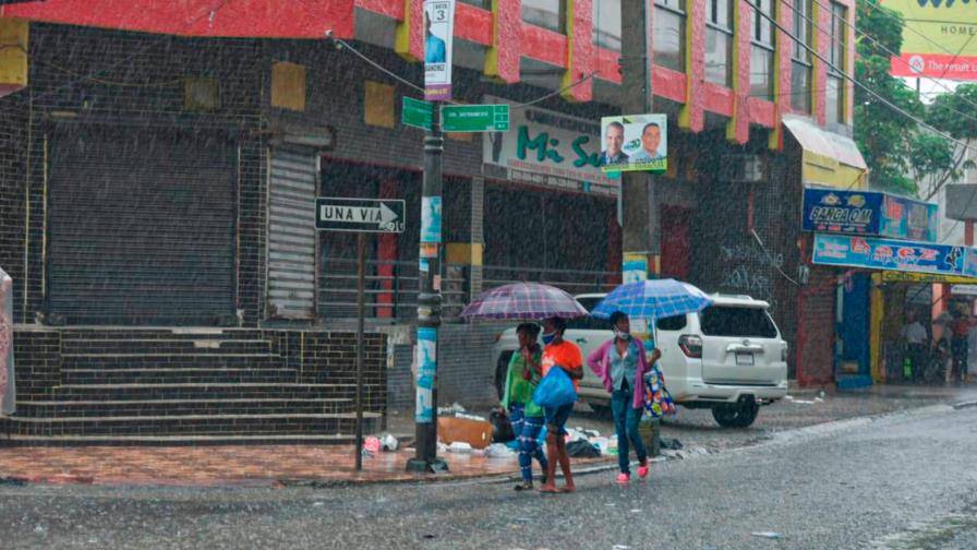 Seis provincias en alerta verde por el paso de una onda tropical Seis provincias en alerta verde por el paso de una onda tropical