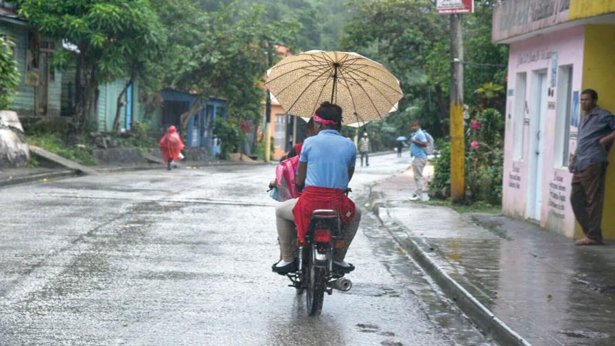 Pronostican cielo brumoso y aguaceros dispersos para mañana domingo