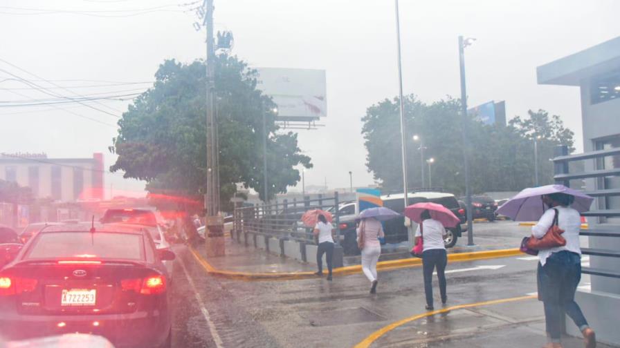 Onamet mantiene alerta para 13 provincias por vaguada 
