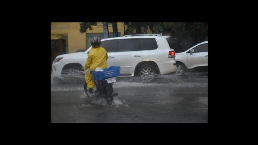 Lluvias seguirán este domingo, pero este lunes el polvo del Sahara provocará su disminución Lluvias seguirán este domingo, pero este lunes el polvo del Sahara provocará su disminución