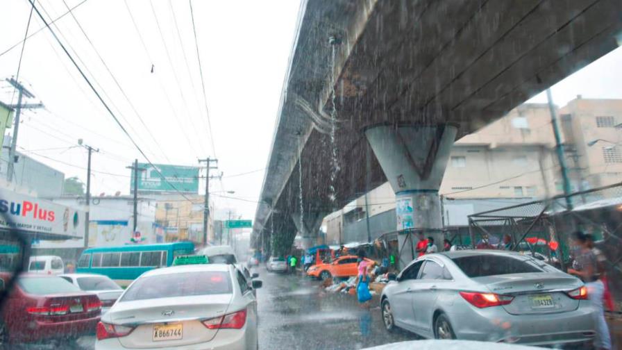 Pronostican lluvias y temperaturas agradables este martes 