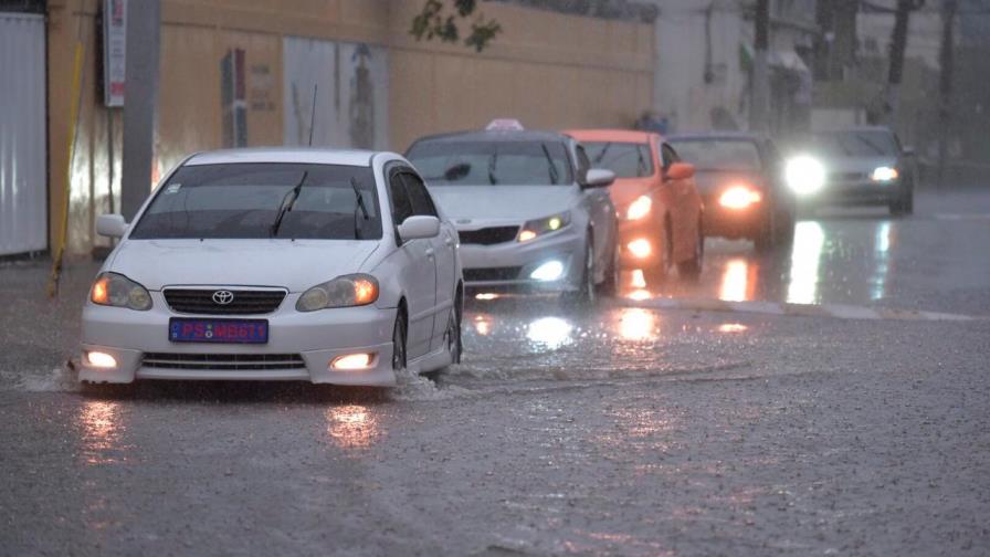 Más lluvias en las próximas 48 horas por dos ondas tropicales y una vaguada 