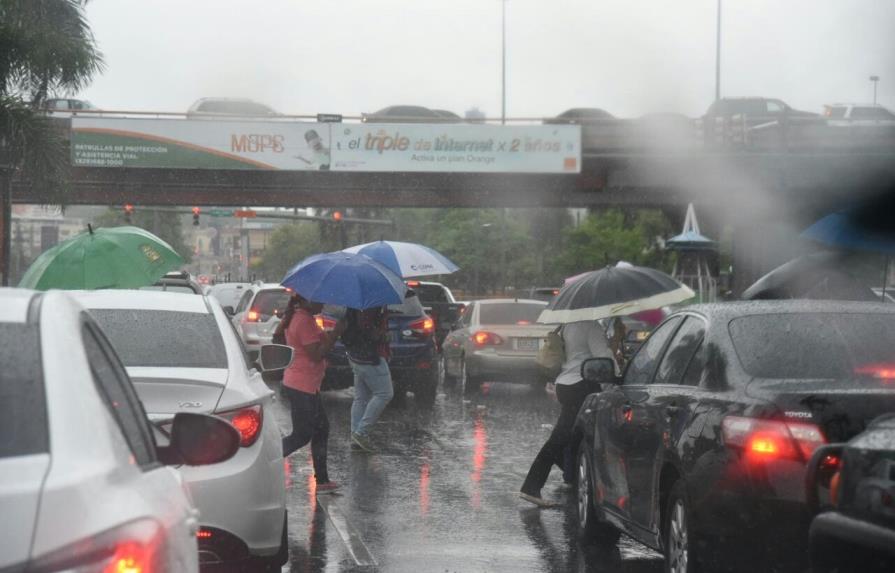 Lluvias provocadas por vaguada este domingo disminuirán a partir de la noche