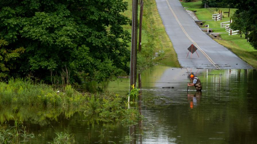 Lluvias dejan 8 muertos y decenas de desaparecidos en Tennessee