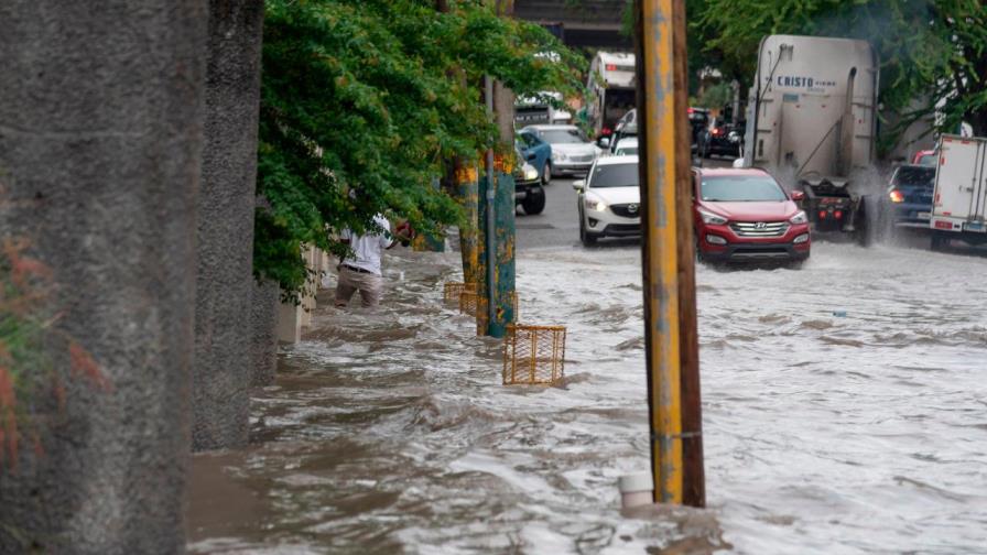 El COE aumenta a 16 las provincias en alerta roja por paso de tormenta Laura