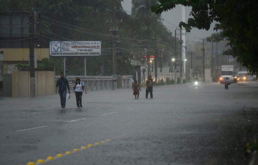 Todo el país continúa en alerta por las lluvias que desplazan de sus hogares a 1,700 personas 
