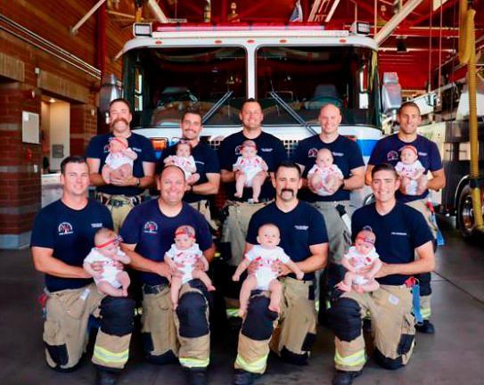 Nueve bomberos se convirtieron en padres con semanas de diferencia 