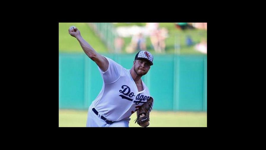 El lanzador Logan Bawcom fue contratado por las Estrellas