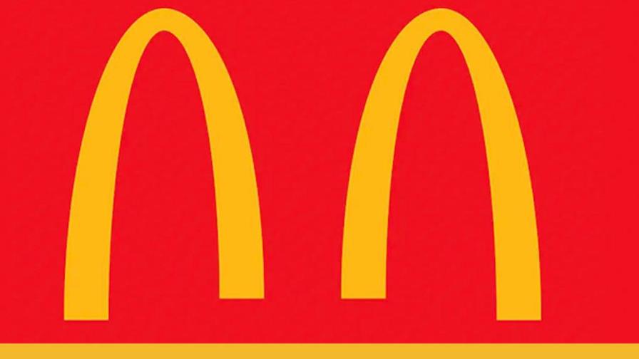McDonalds divide los arcos de su logotipo en solidaridad con el distanciamiento social por el coronavirus McDonalds divide los arcos de su logotipo en solidaridad con el distanciamiento social por el coronavirus