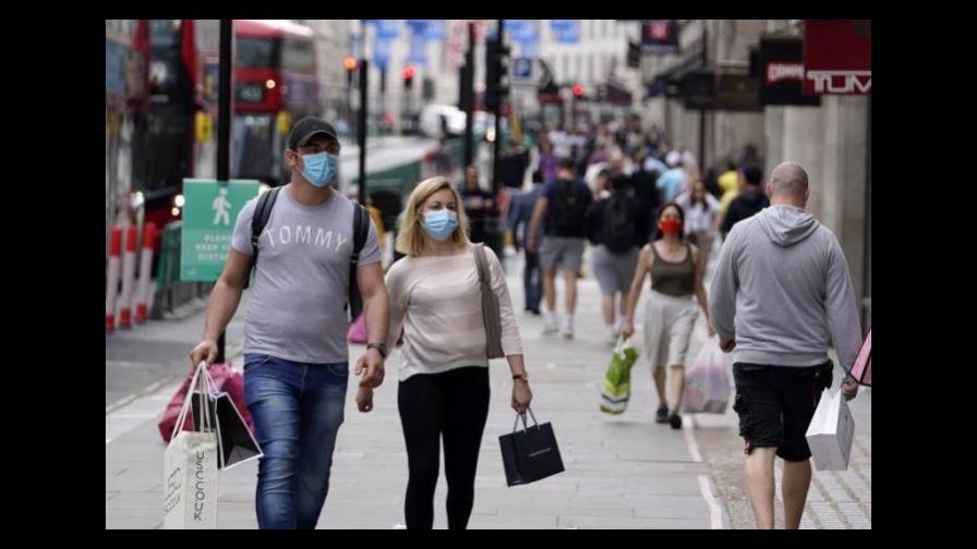 La economía británica sufrió una caída récord del 9.9 % en 2020