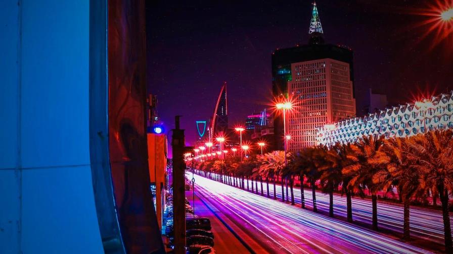 A. Saudí abre fronteras y permite viajes tras más de un año de prohibición