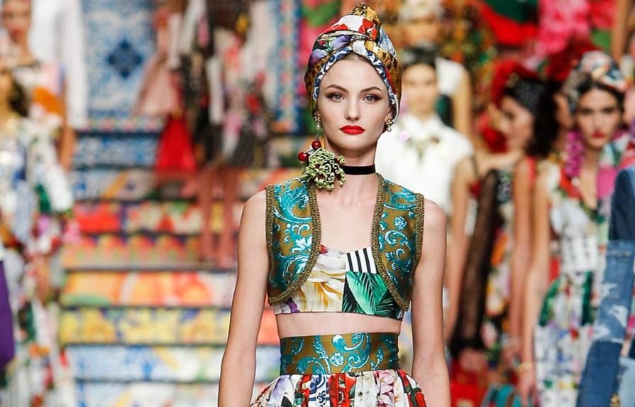 Dolce e Gabbana deslumbran en Milán con un desfile lleno de color y glamour