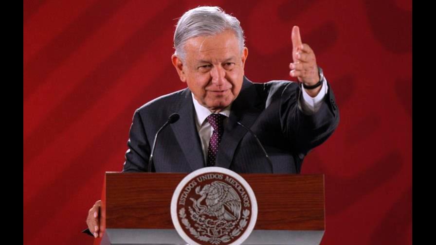 López Obrador aplaza venta de rifa del avión para después del paro de mujeres López Obrador aplaza venta de rifa del avión para después del paro de mujeres
