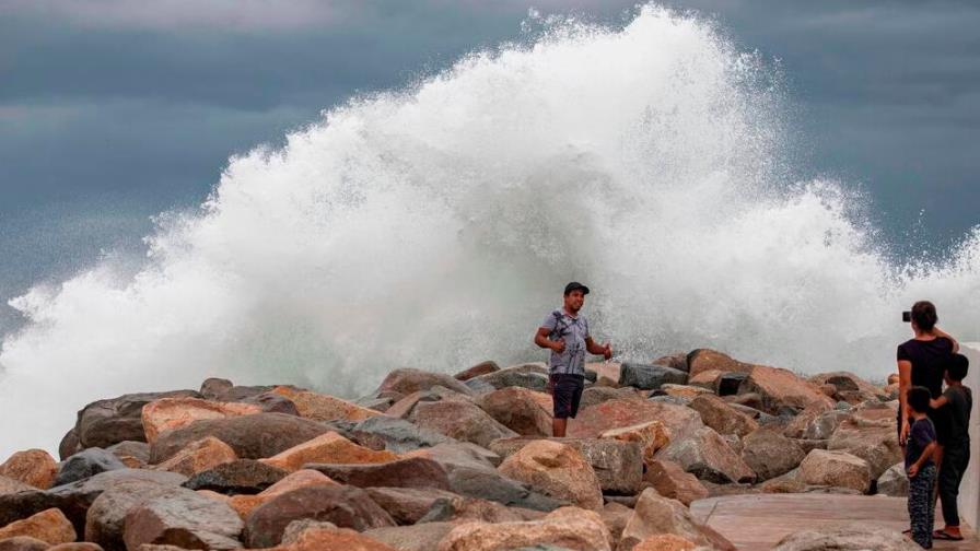 “La marejada de los muertos”, alerta a Puerto Rico fuerte oleaje de hasta 12 pies