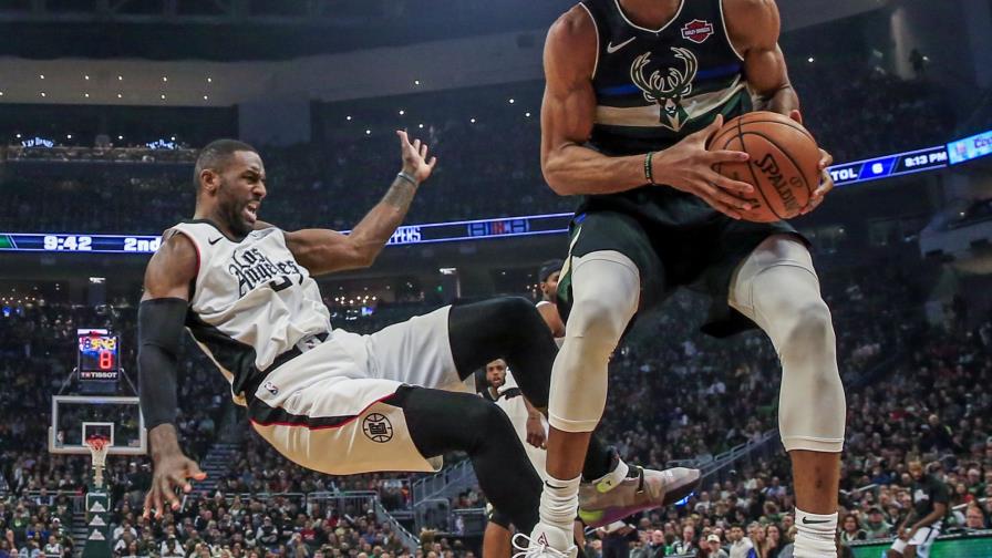 Antetokounmpo anota 27 en su cumpleaños 25, Bucks arrollan a Clippers