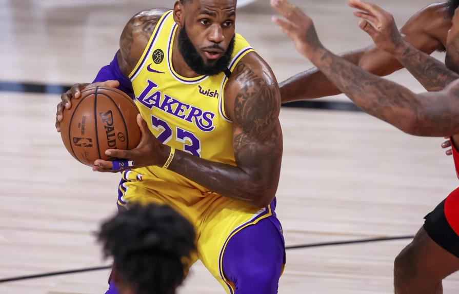 Los Lakers no perdonan a Rockets y les dejan al borde del abismo