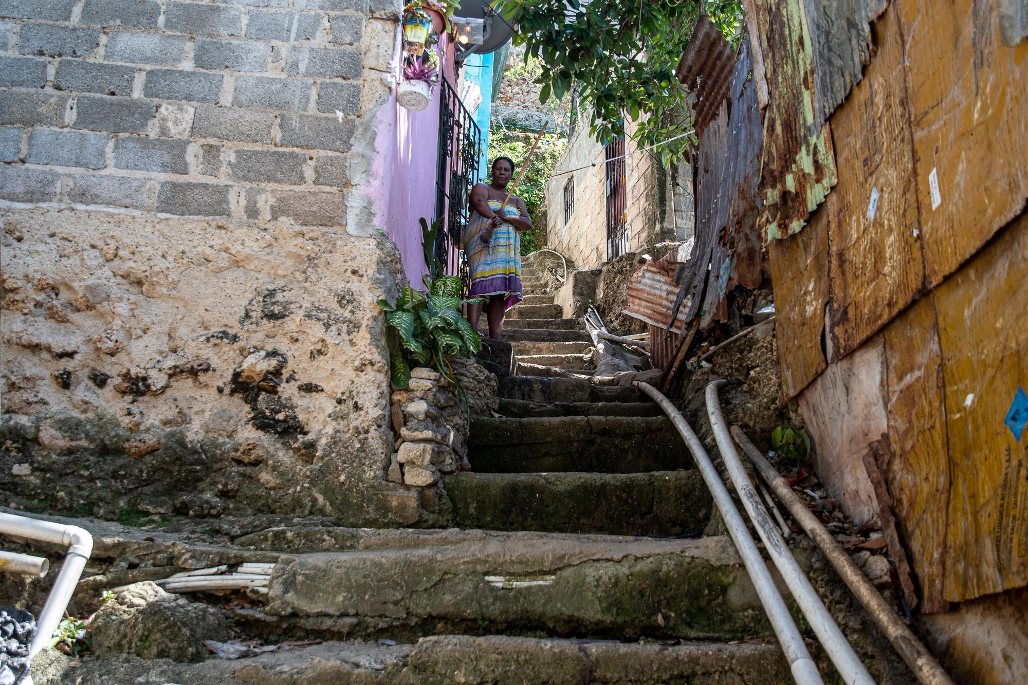 La localidad se caracteriza por largos callejones con hileras de escalones.
