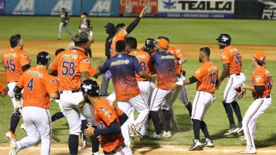 Los Caribes ganan y se convierten en el primer equipo en las semifinales del béisbol venezolano