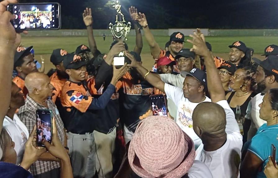 Los Champions ganan torneo softbol “Confraternidad” en la provincia Elías Piña
