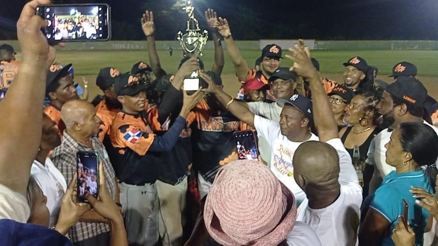 Los Champions ganan torneo softbol “Confraternidad” en la provincia Elías Piña