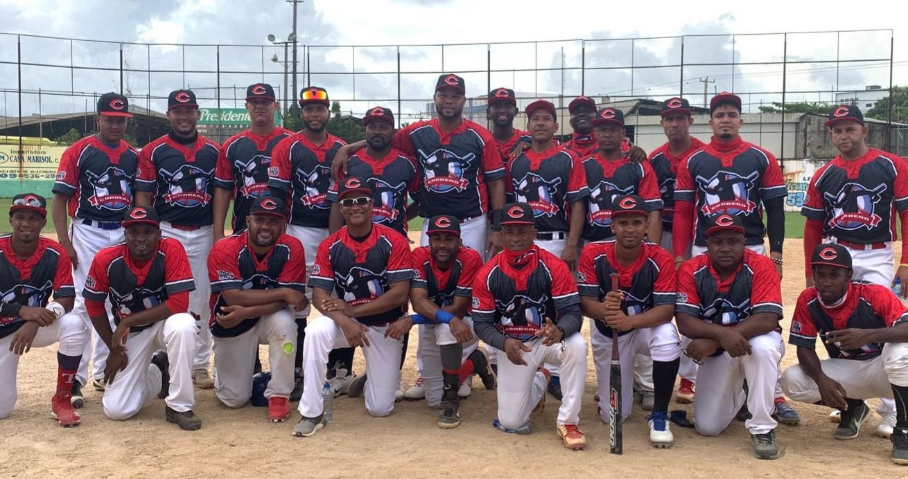 El equipo los Corderos, que apadrina el ex lanzador de Grandes Ligas, Francisco Cordero, avanzó en el torneo de softbol Rubén Pimentel del Distrito Nacional. (Cortesía equipo los Corderos).