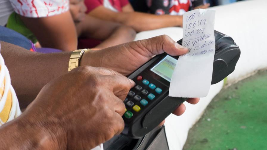 Prohíben el uso de móviles en bancas de lotería